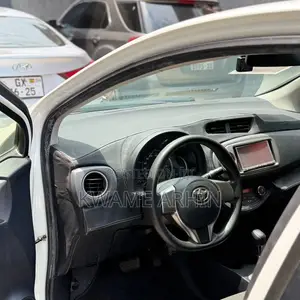 Toyota Vitz 1.3 FWD 5dr 2013 White