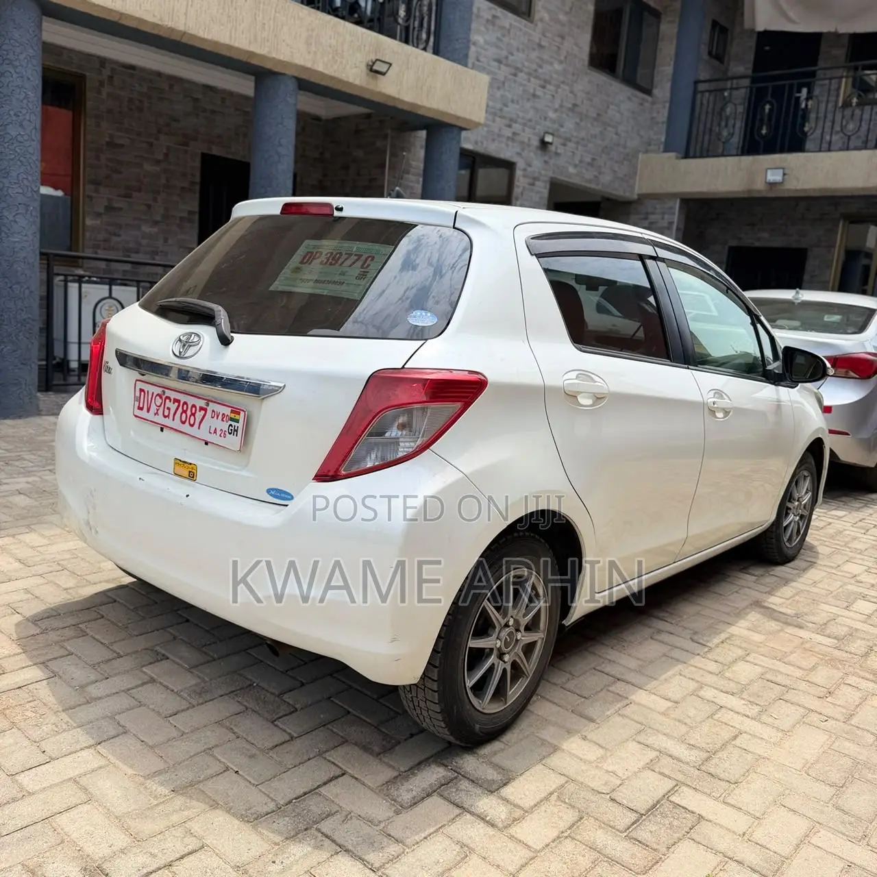 Toyota Vitz 1.3 FWD 5dr 2013 White