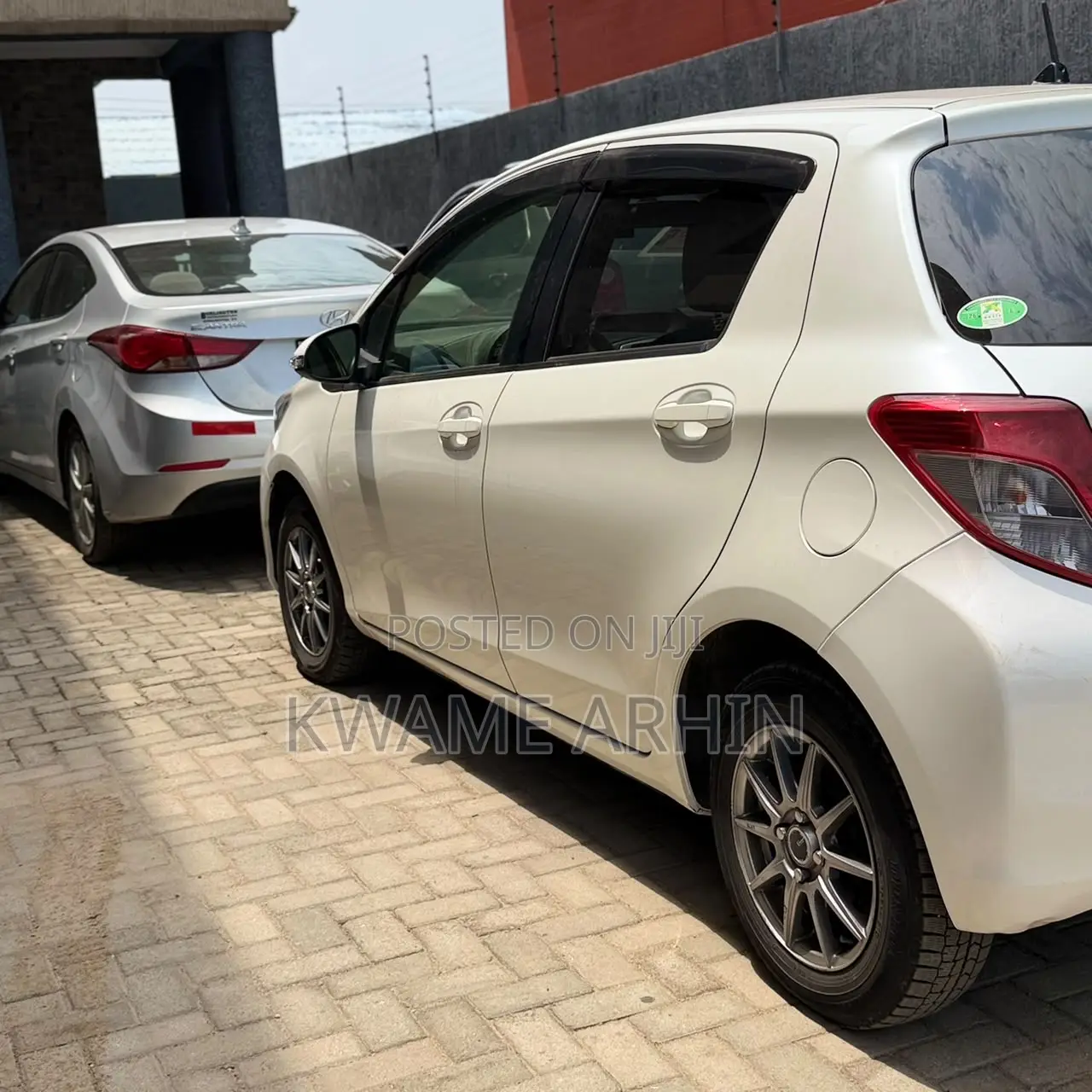 Toyota Vitz 1.3 FWD 5dr 2013 White
