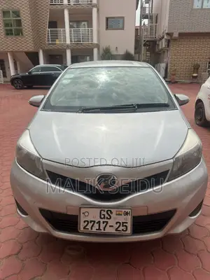 Toyota Vitz 2010 Silver