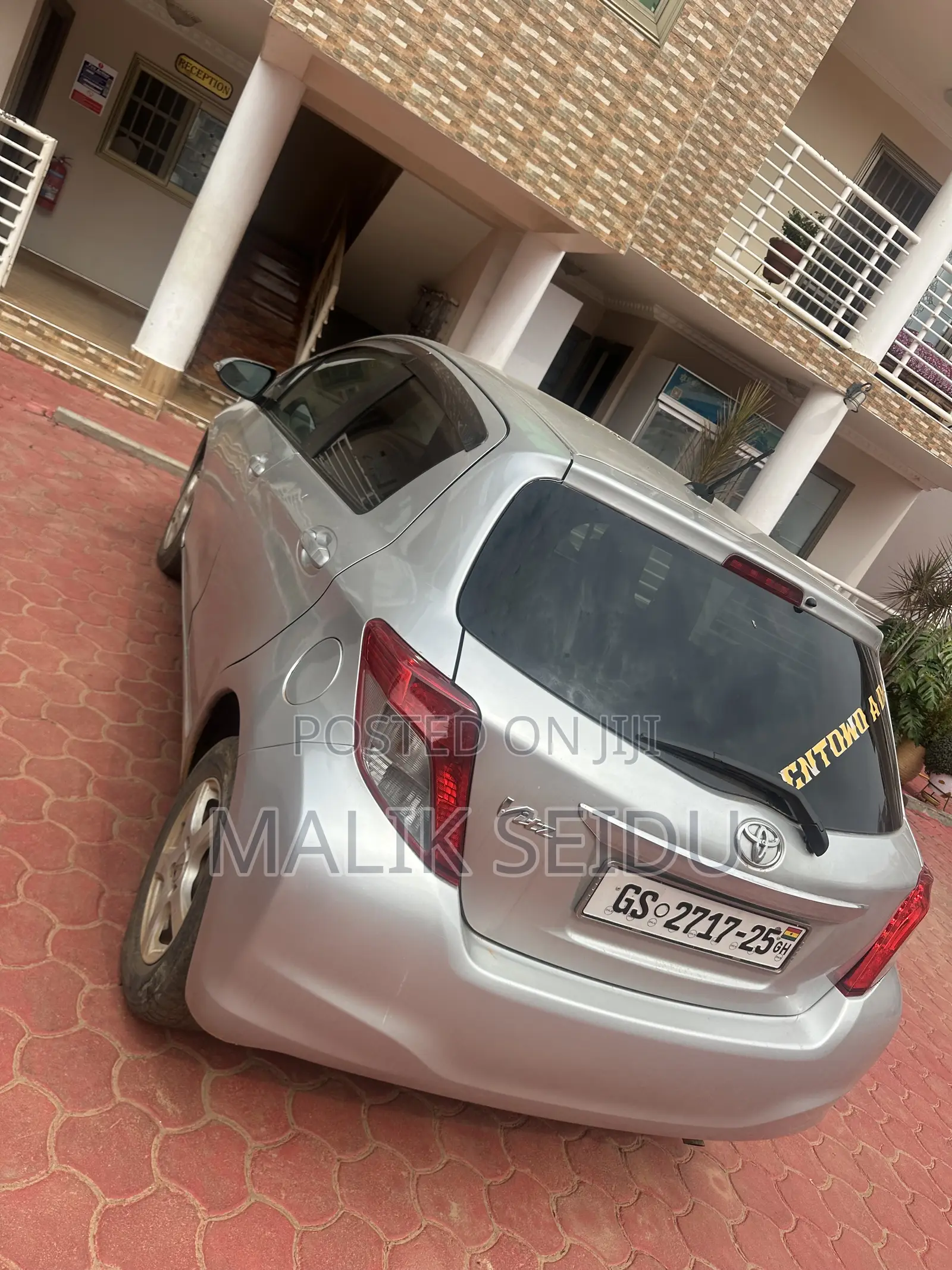 Toyota Vitz 2010 Silver