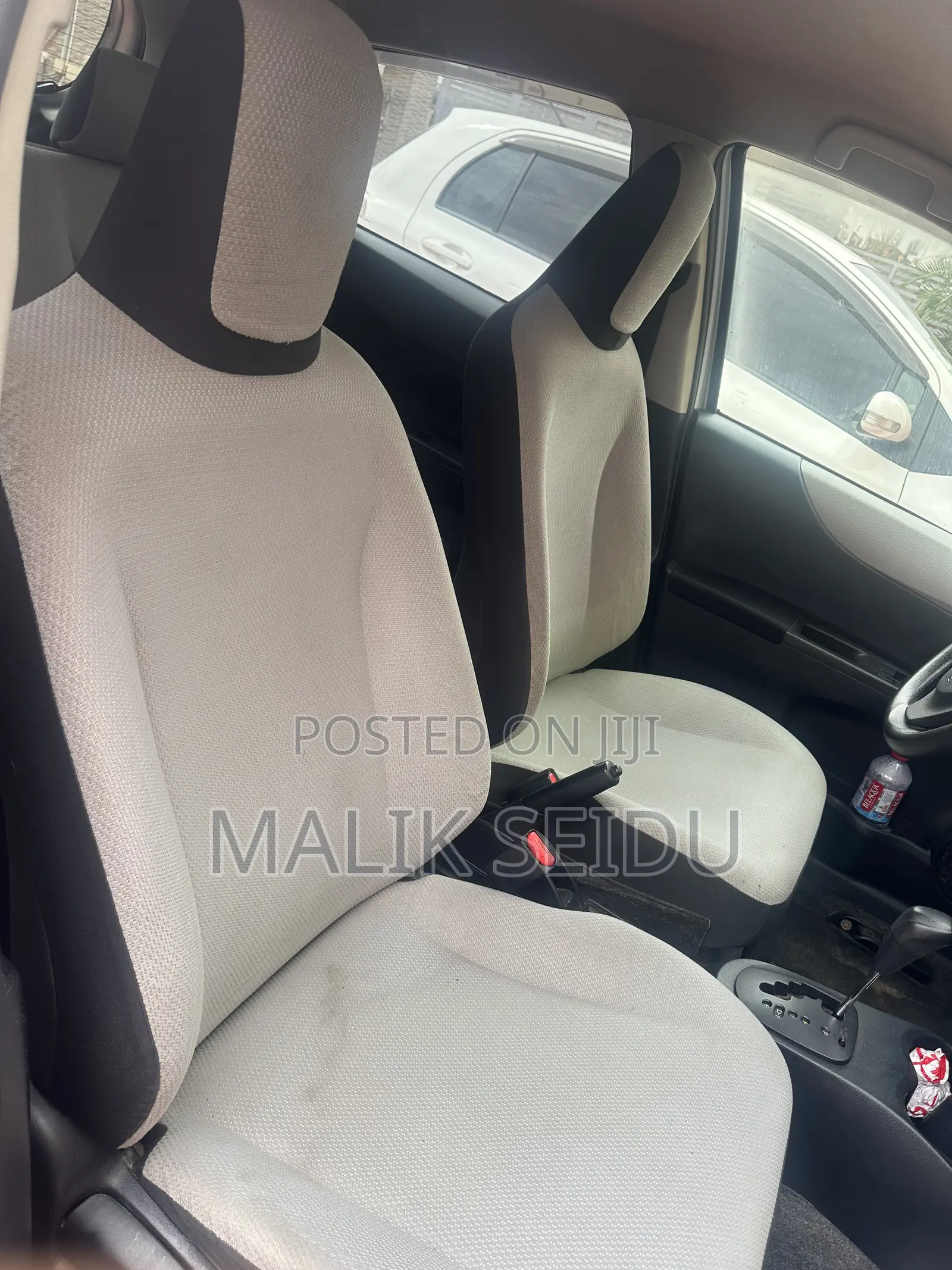 Toyota Vitz 2010 Silver