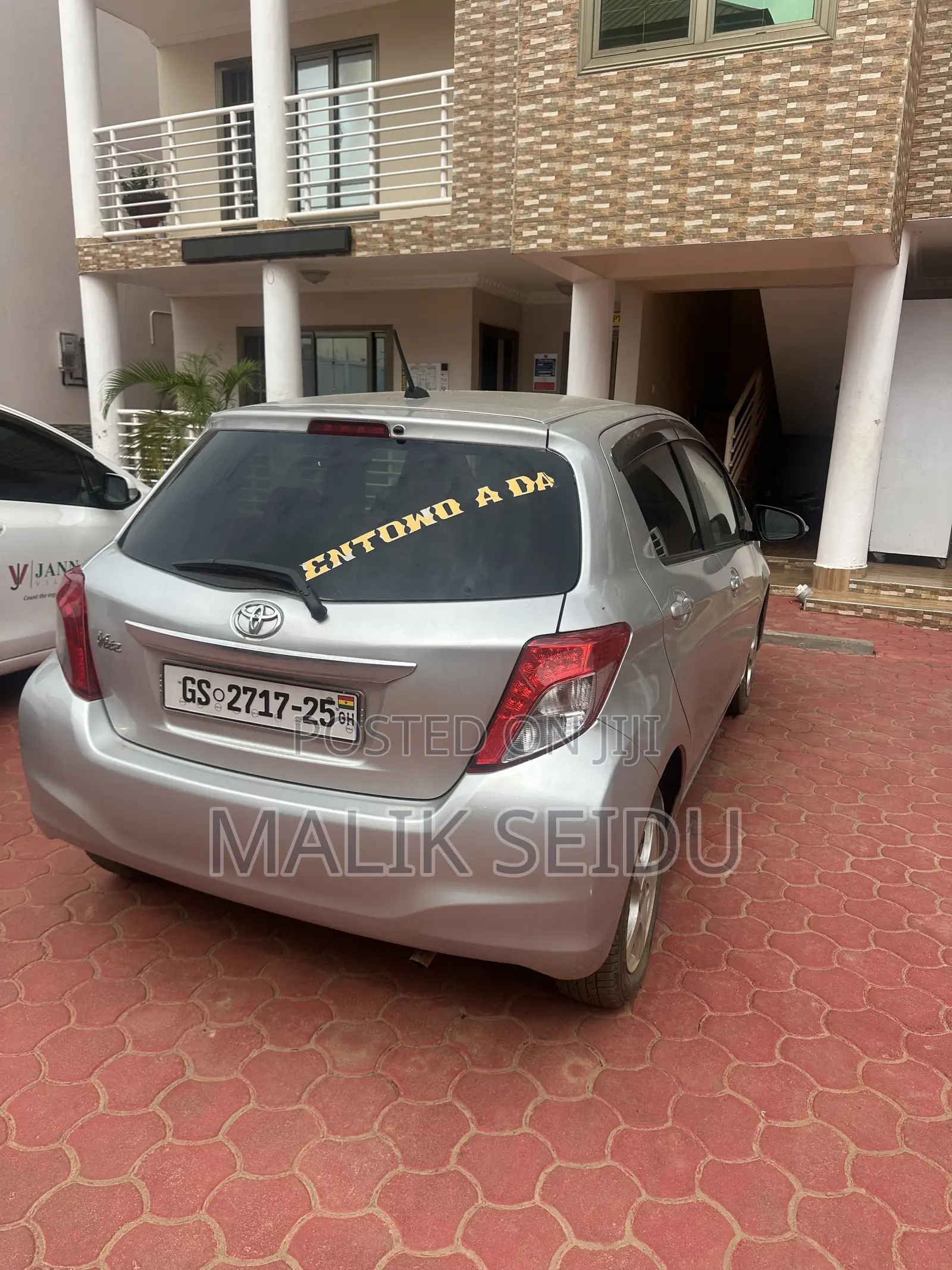 Toyota Vitz 2010 Silver