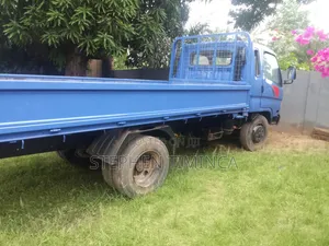 Hyundai Mighty 2