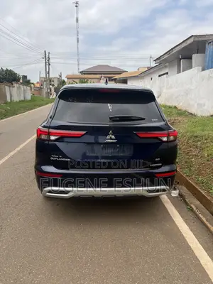 Mitsubishi Outlander 2024 Blue
