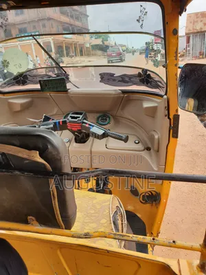 Bajaj Avenger 150 Street 2022 Yellow