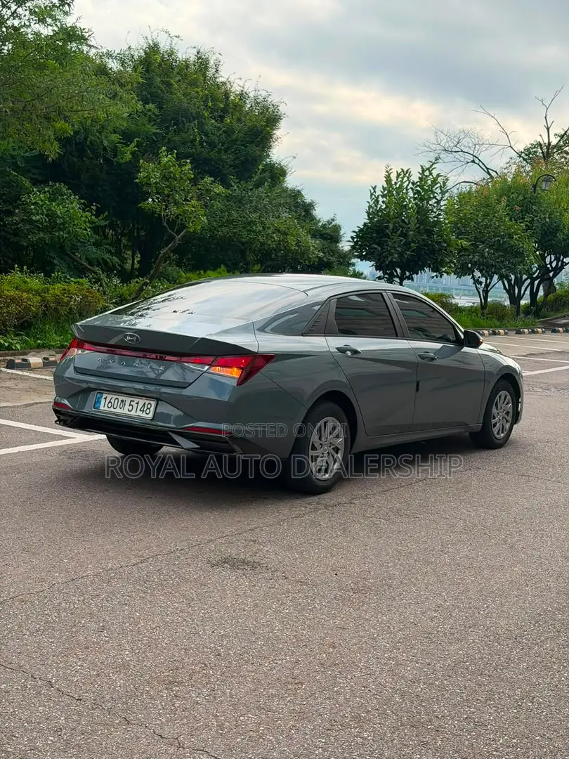 Hyundai Avante 2021 Black