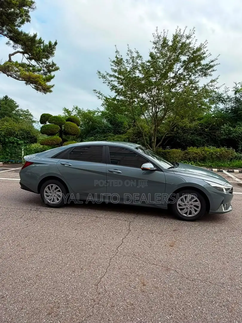 Hyundai Avante 2021 Black