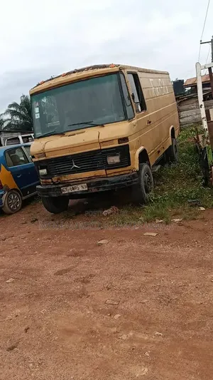 Mercedes-Benz T2 1999 Yellow