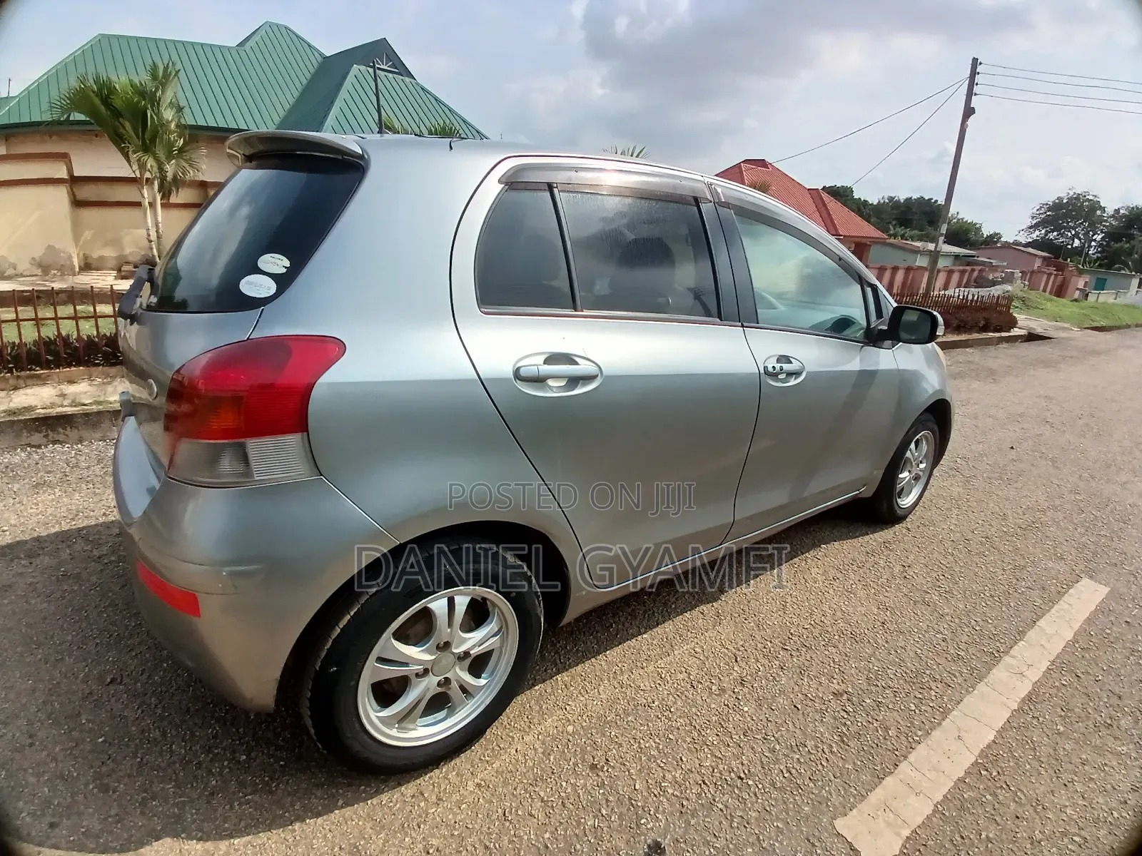 Toyota Vitz 1.5 FWD 5dr 2010 Green