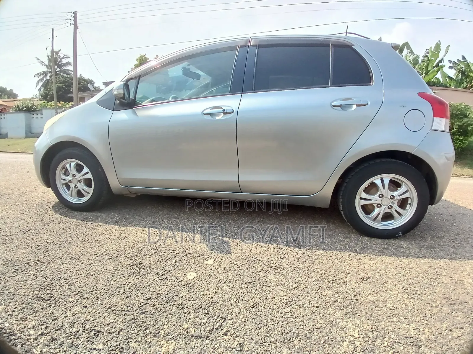 Toyota Vitz 1.5 FWD 5dr 2010 Green