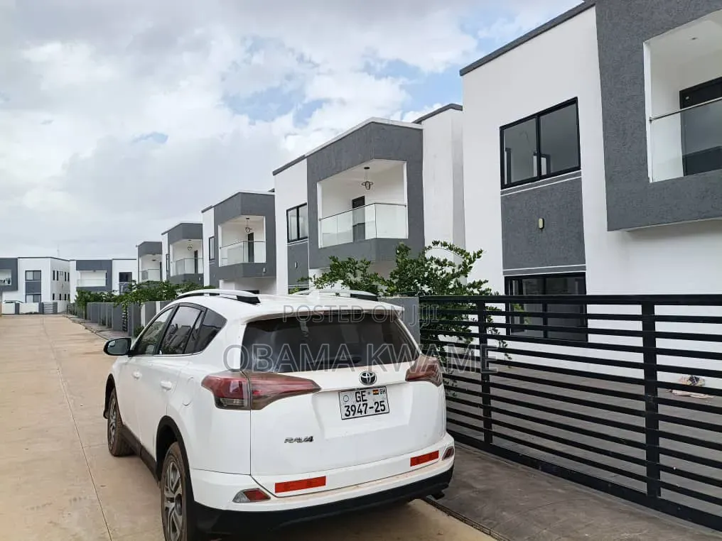 4bdrm House in Laryea Homes, Oyarifa Mall Area for rent