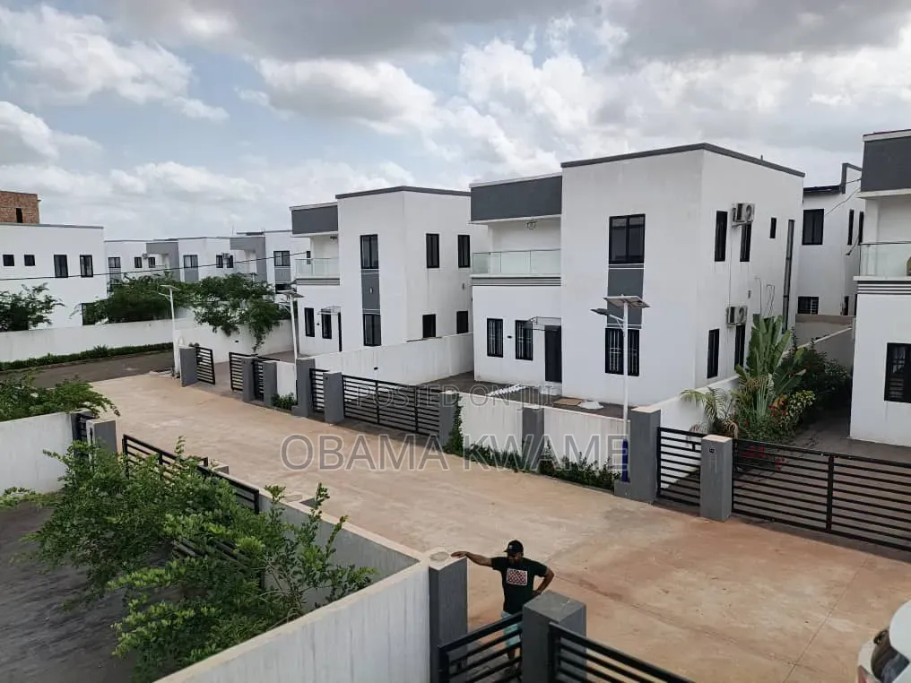 4bdrm House in Laryea Homes, Oyarifa Mall Area for rent