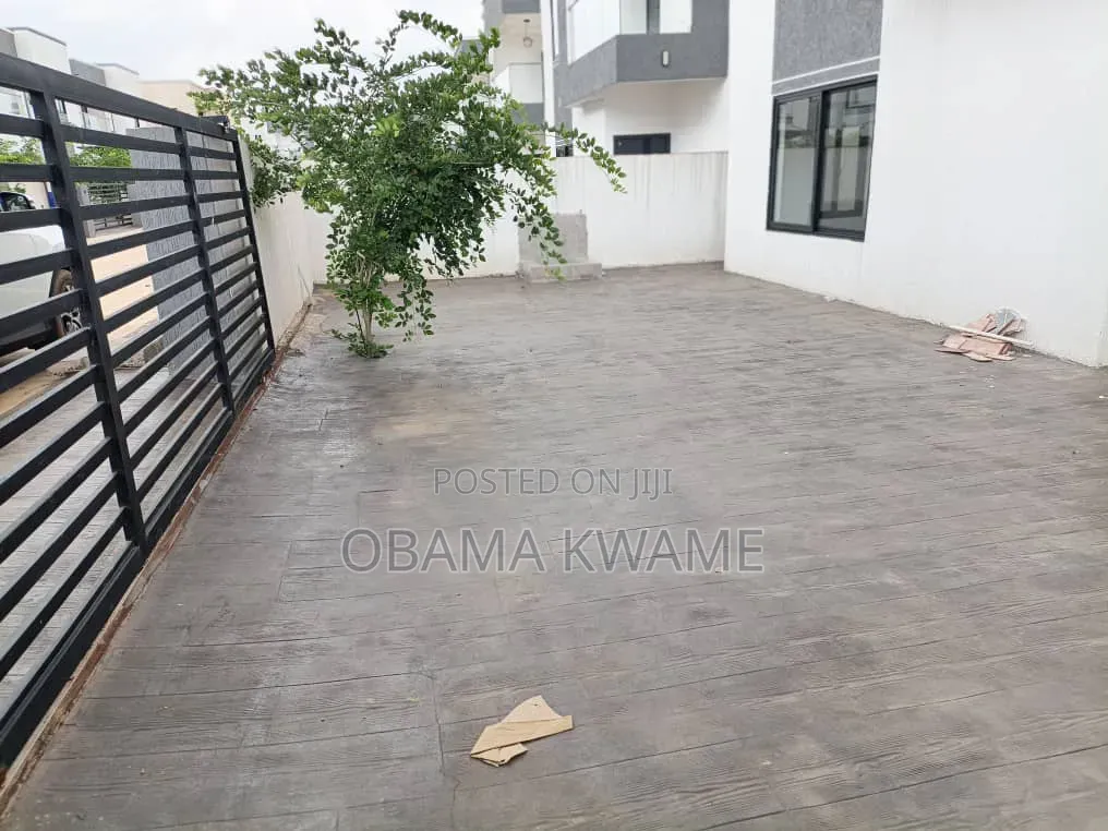 4bdrm House in Laryea Homes, Oyarifa Mall Area for rent