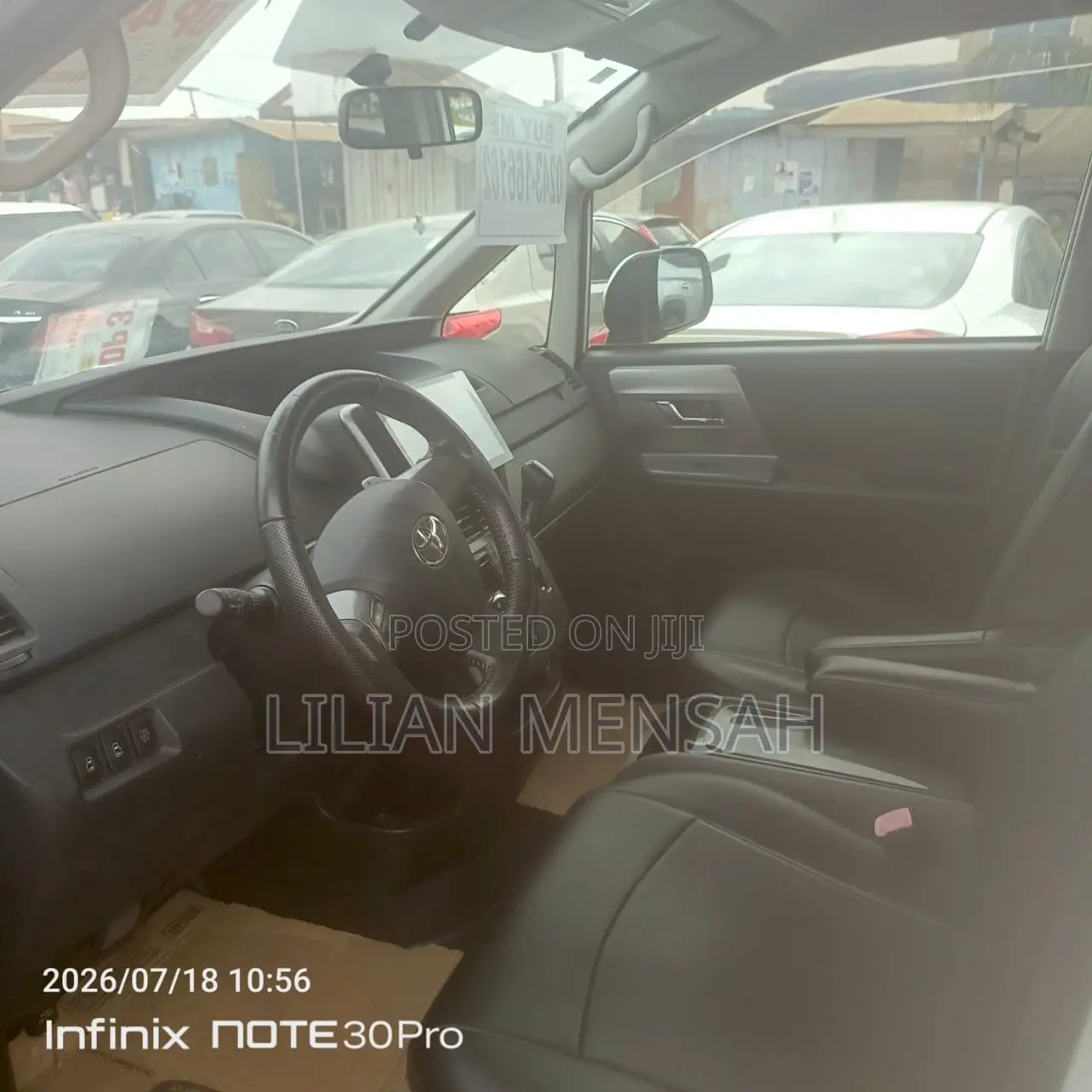 Toyota Voxy V 4WD 8-Seater 2011 White