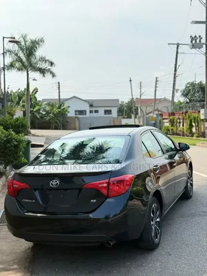 Toyota Corolla SE (1.8L 4cyl 6M) 2019 Black
