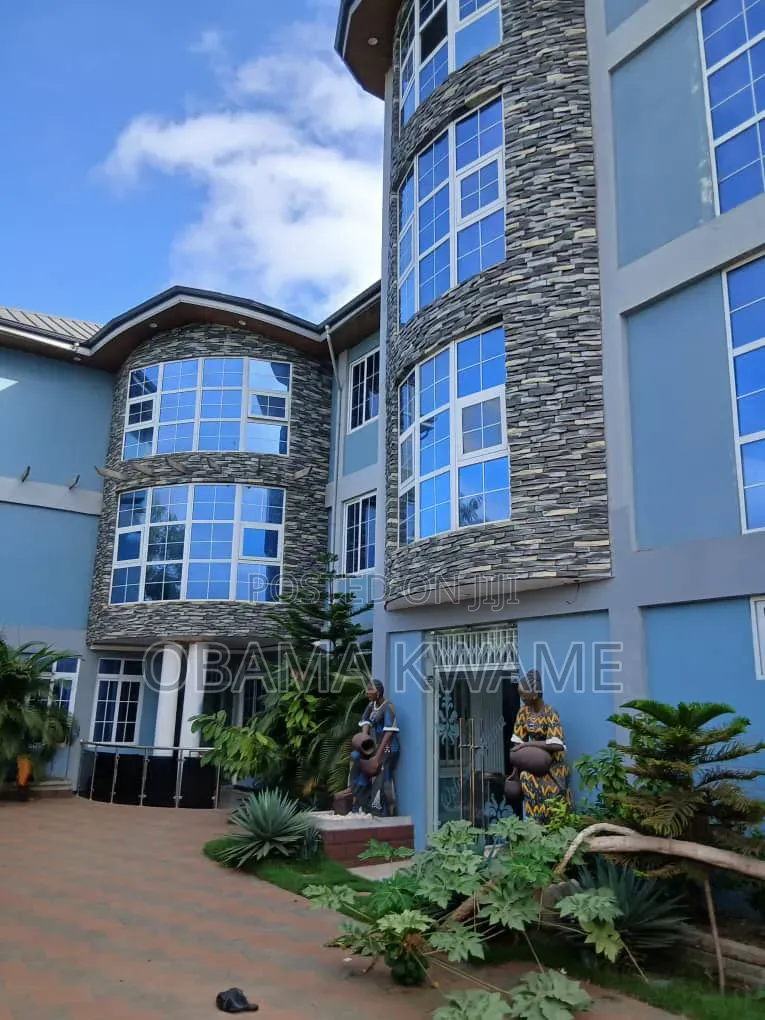 19bdrm Apartment in Laryea Homes, Community 25 for sale