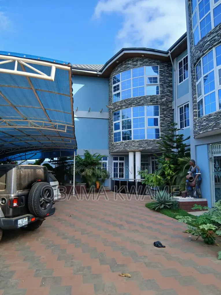 19bdrm Apartment in Laryea Homes, Community 25 for sale
