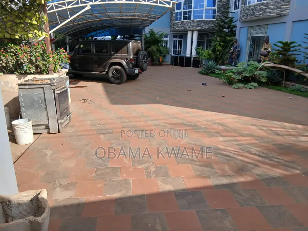 19bdrm Apartment in Laryea Homes, Community 25 for sale
