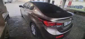 Hyundai Elantra SE 4dr Sedan (1.8L 4cyl 6M) 2014 Brown