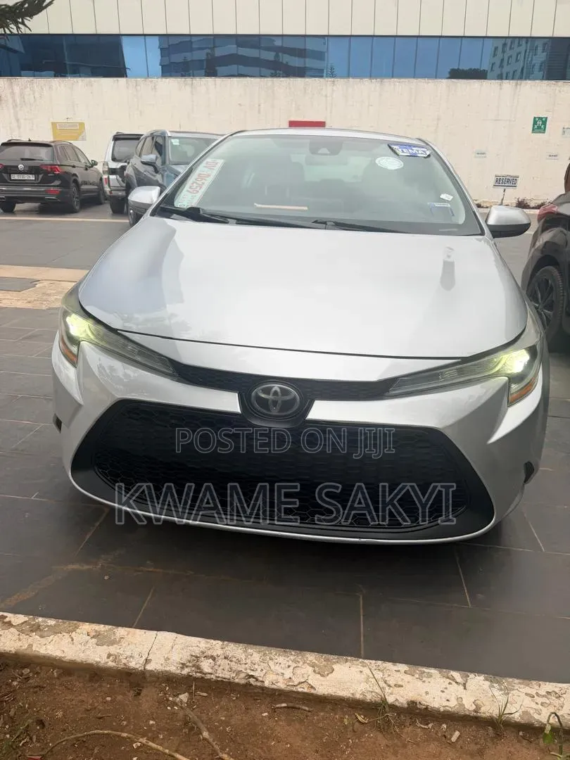 Toyota Corolla LE 2020 Silver
