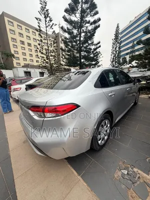 Toyota Corolla LE 2020 Silver