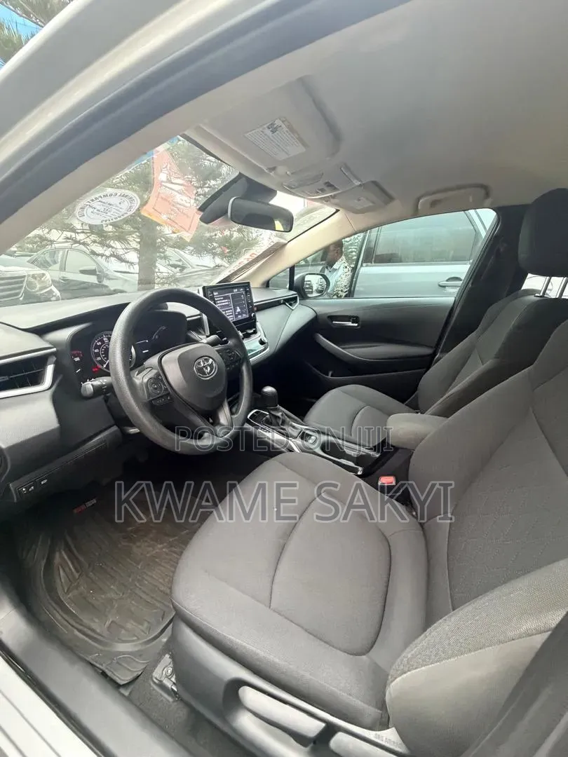 Toyota Corolla LE 2020 Silver