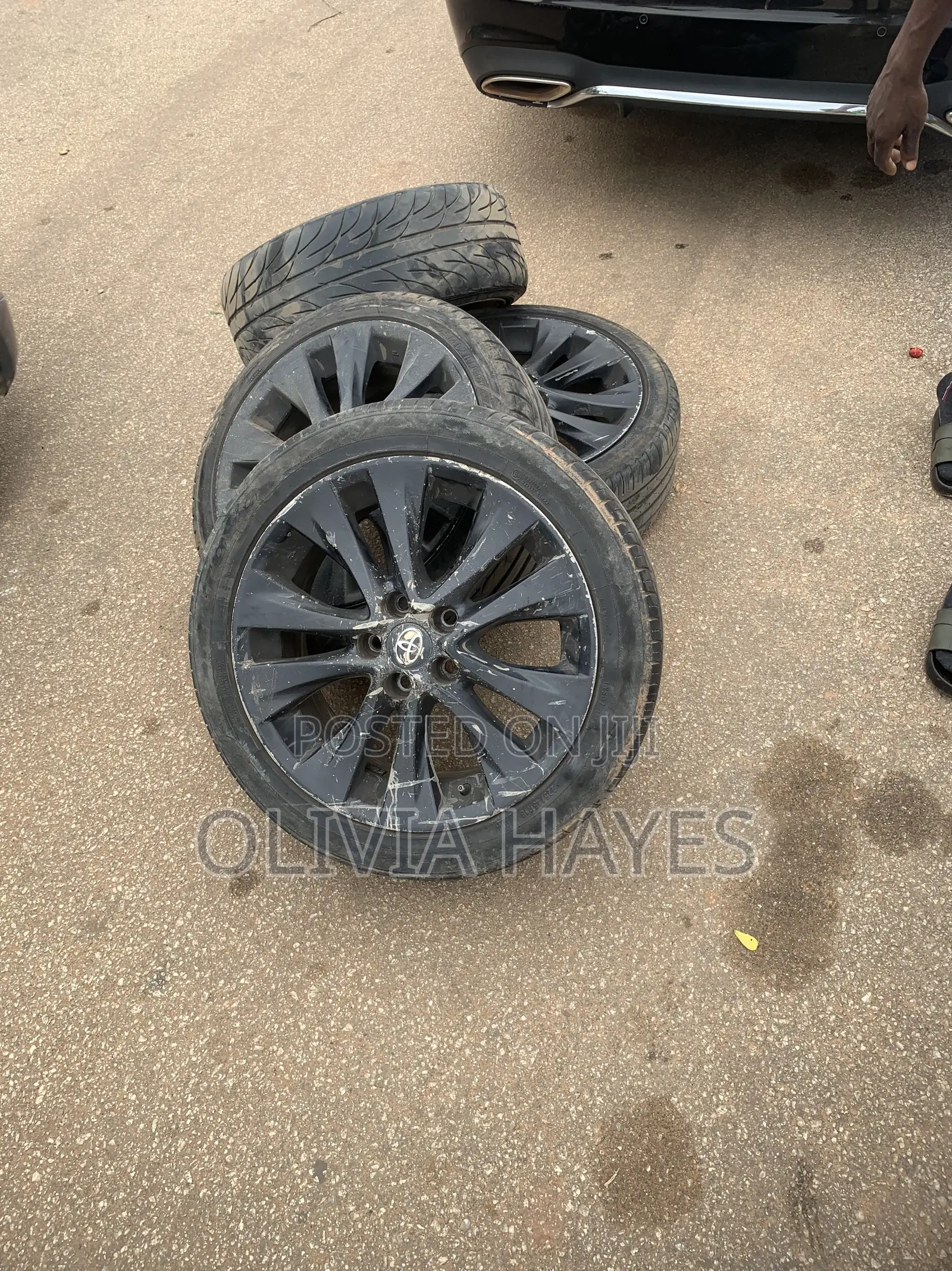 Rim 18 Five Holes Rims and Tires
