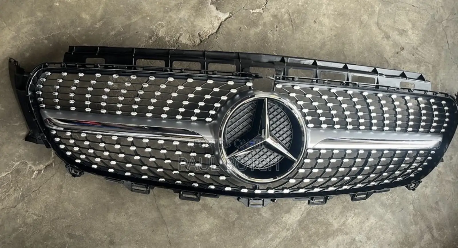 Mercedes-Benz Aftermarket Diamond Style Front Grille.