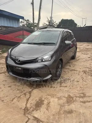 Toyota Vitz 1.3 AWD 3dr 2015 Gray