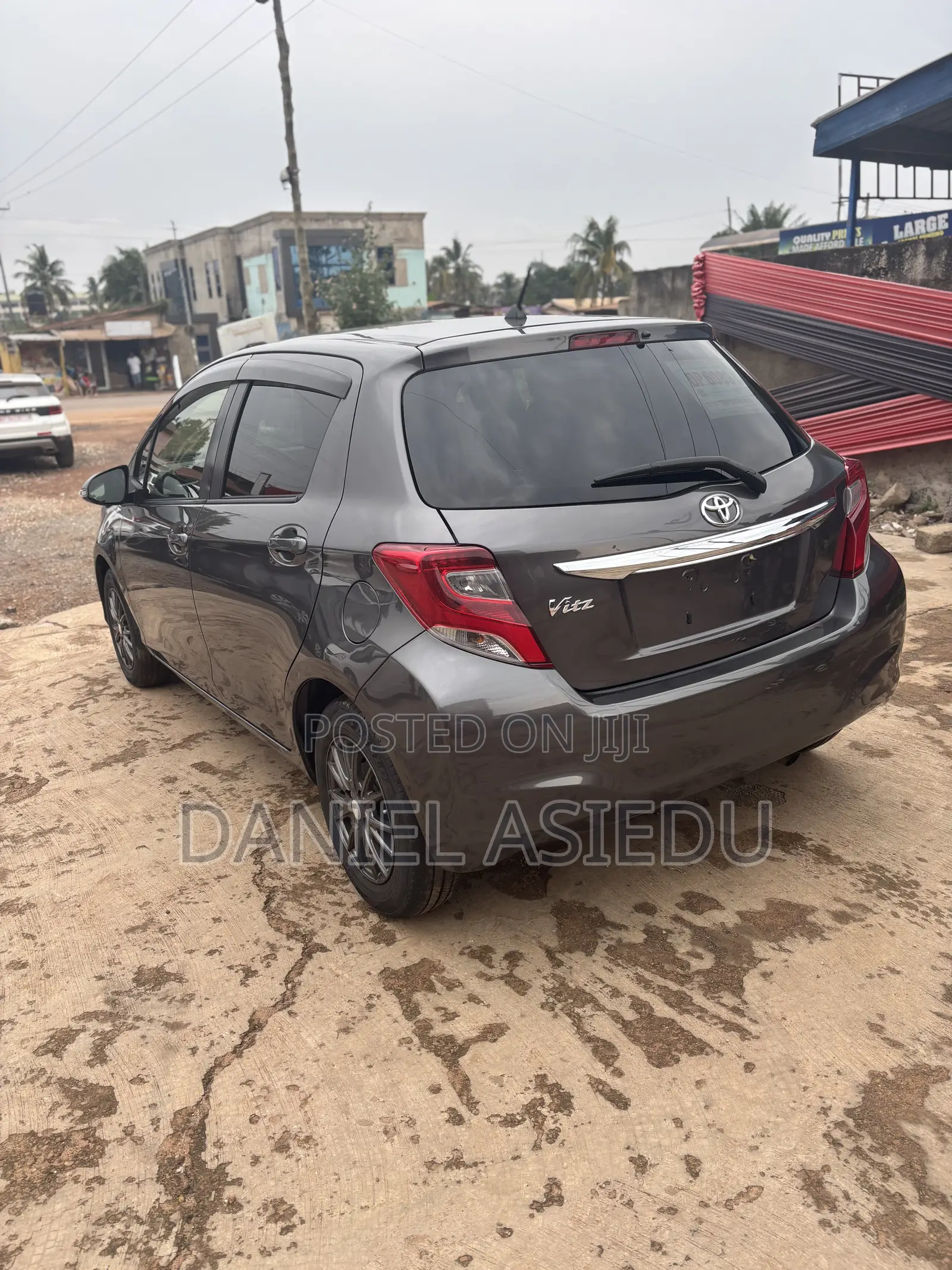 Toyota Vitz 1.3 AWD 3dr 2015 Gray