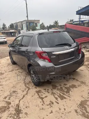Toyota Vitz 1.3 AWD 3dr 2015 Gray