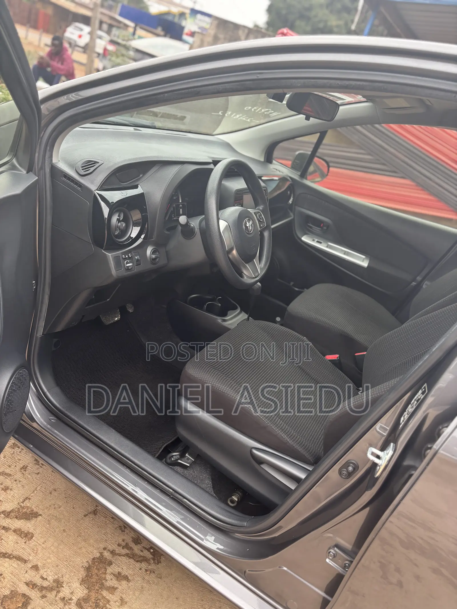 Toyota Vitz 1.3 AWD 3dr 2015 Gray
