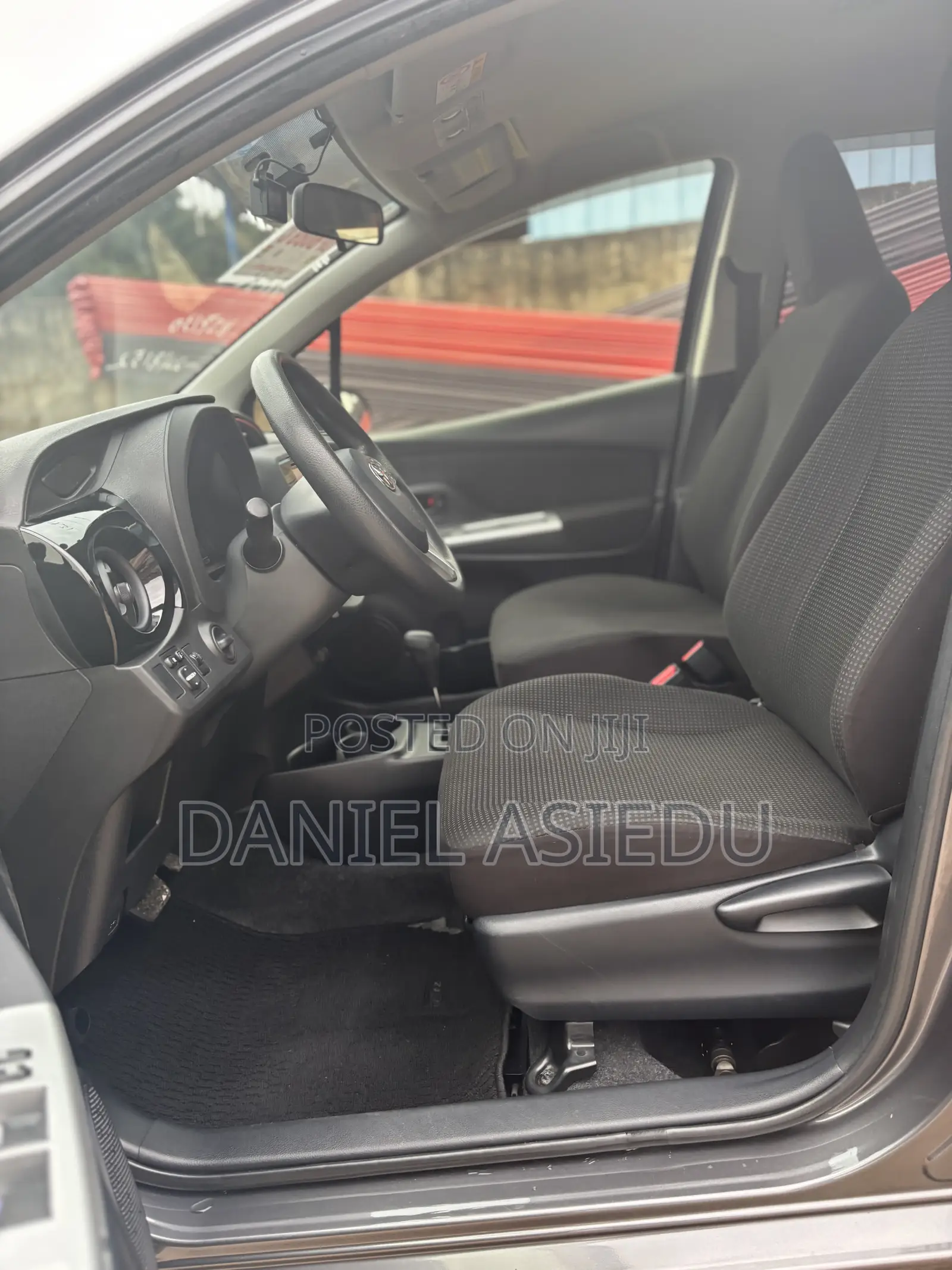 Toyota Vitz 1.3 AWD 3dr 2015 Gray