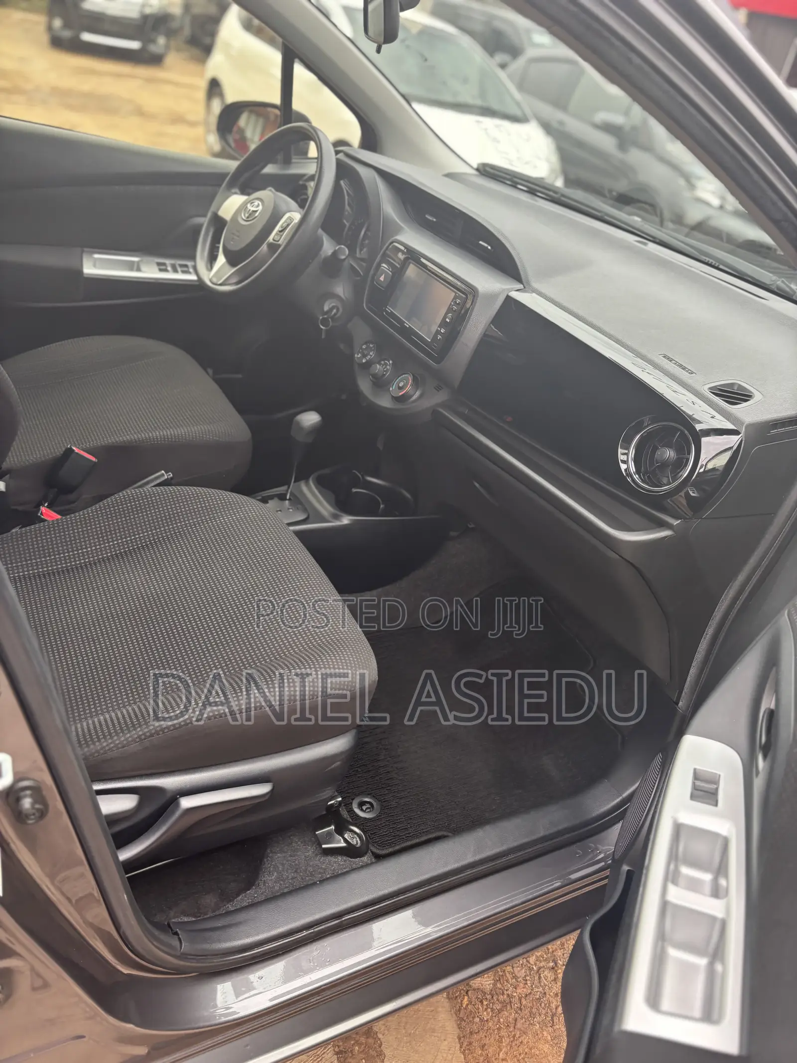 Toyota Vitz 1.3 AWD 3dr 2015 Gray