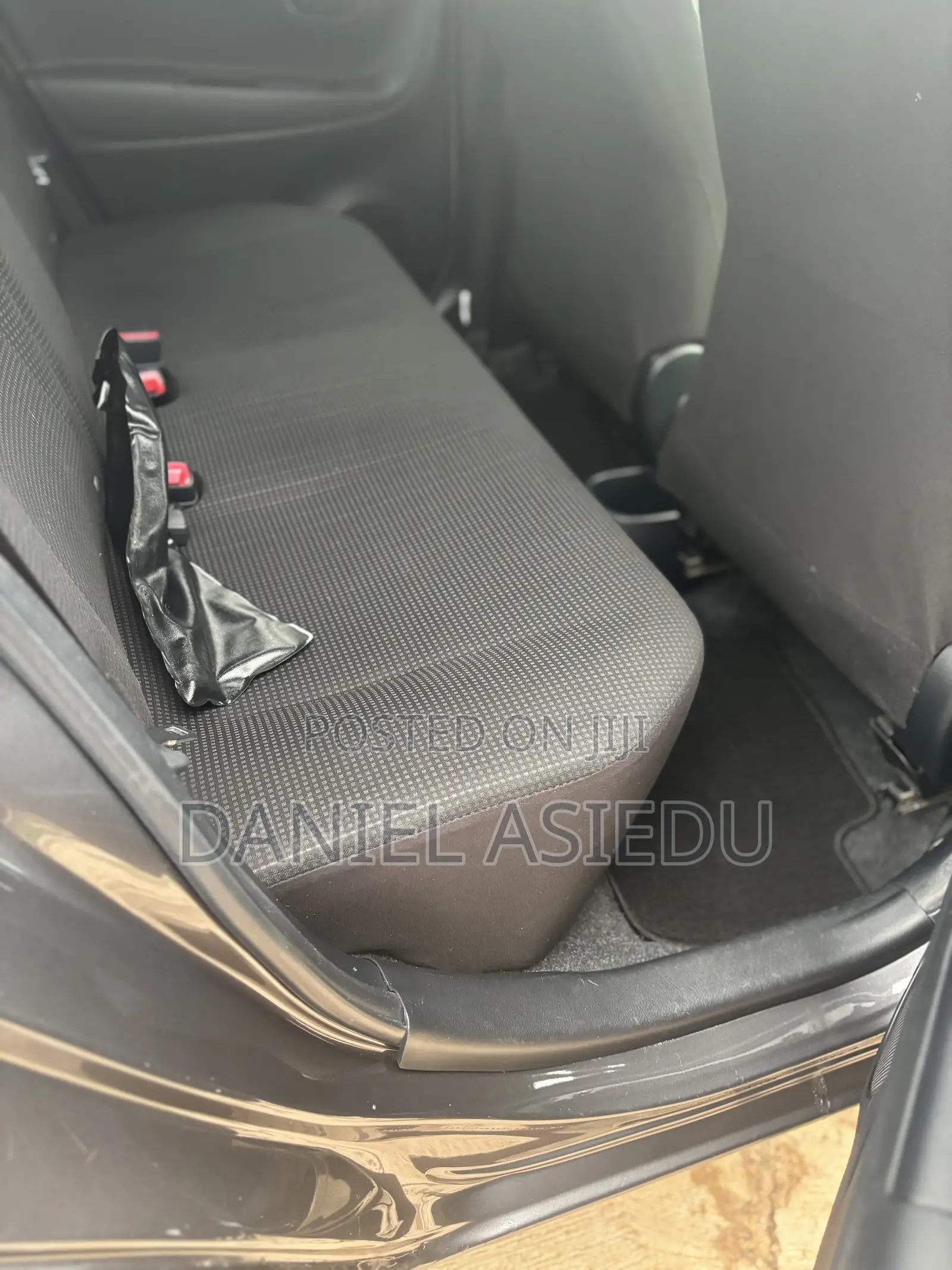 Toyota Vitz 1.3 AWD 3dr 2015 Gray