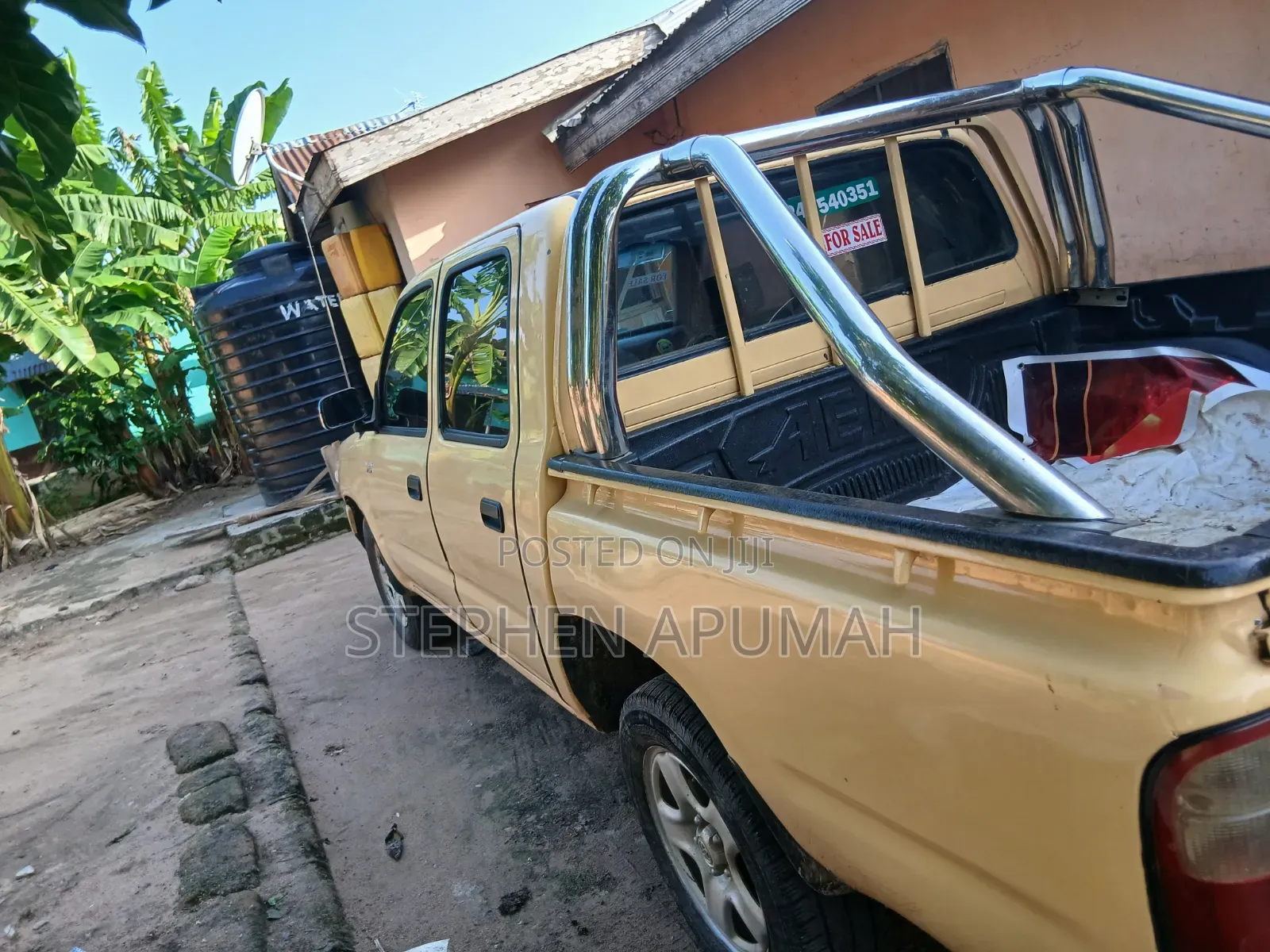 Toyota Hilux 1999 Gold
