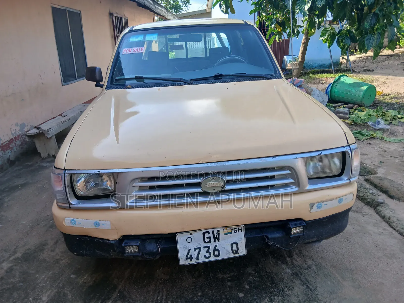 Toyota Hilux 1999 Gold