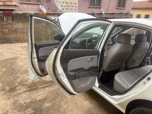 Hyundai Elantra 2010 White