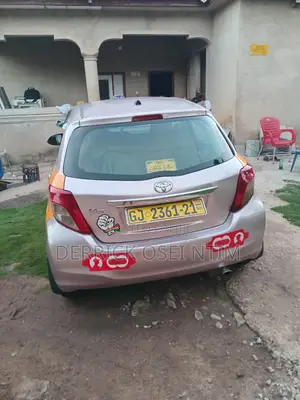 Toyota Vitz 1.0 FWD 3dr 2011 Gray