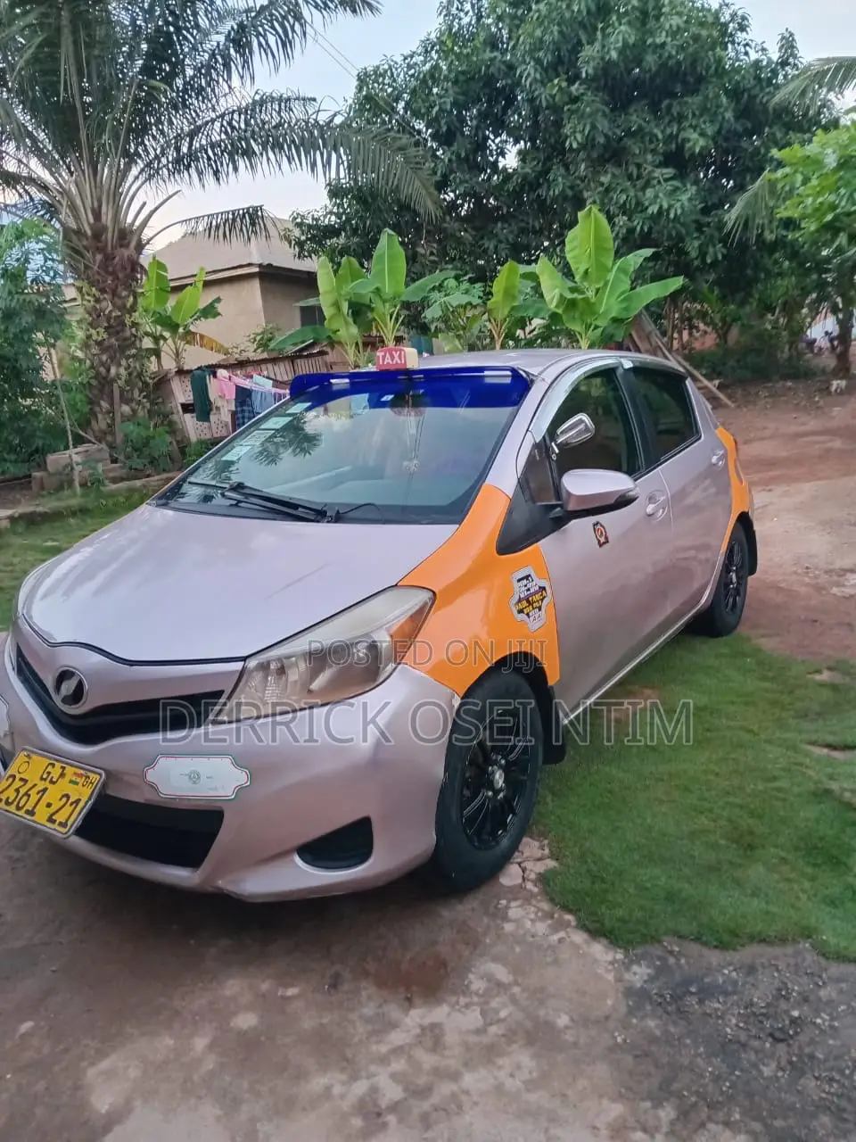 Toyota Vitz 1.0 FWD 3dr 2011 Gray