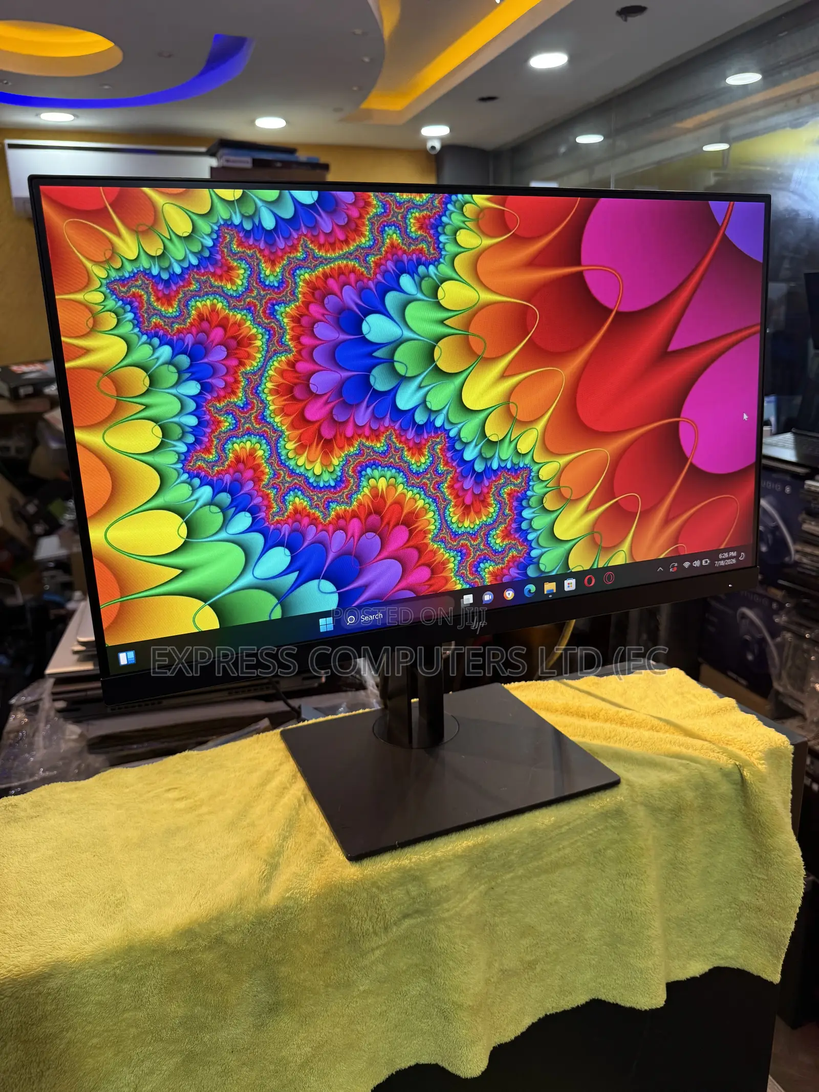 HP Z23-G2 24 Inches Edgeless Ips,Full Hd 1080p Monitor.Good for Gaming