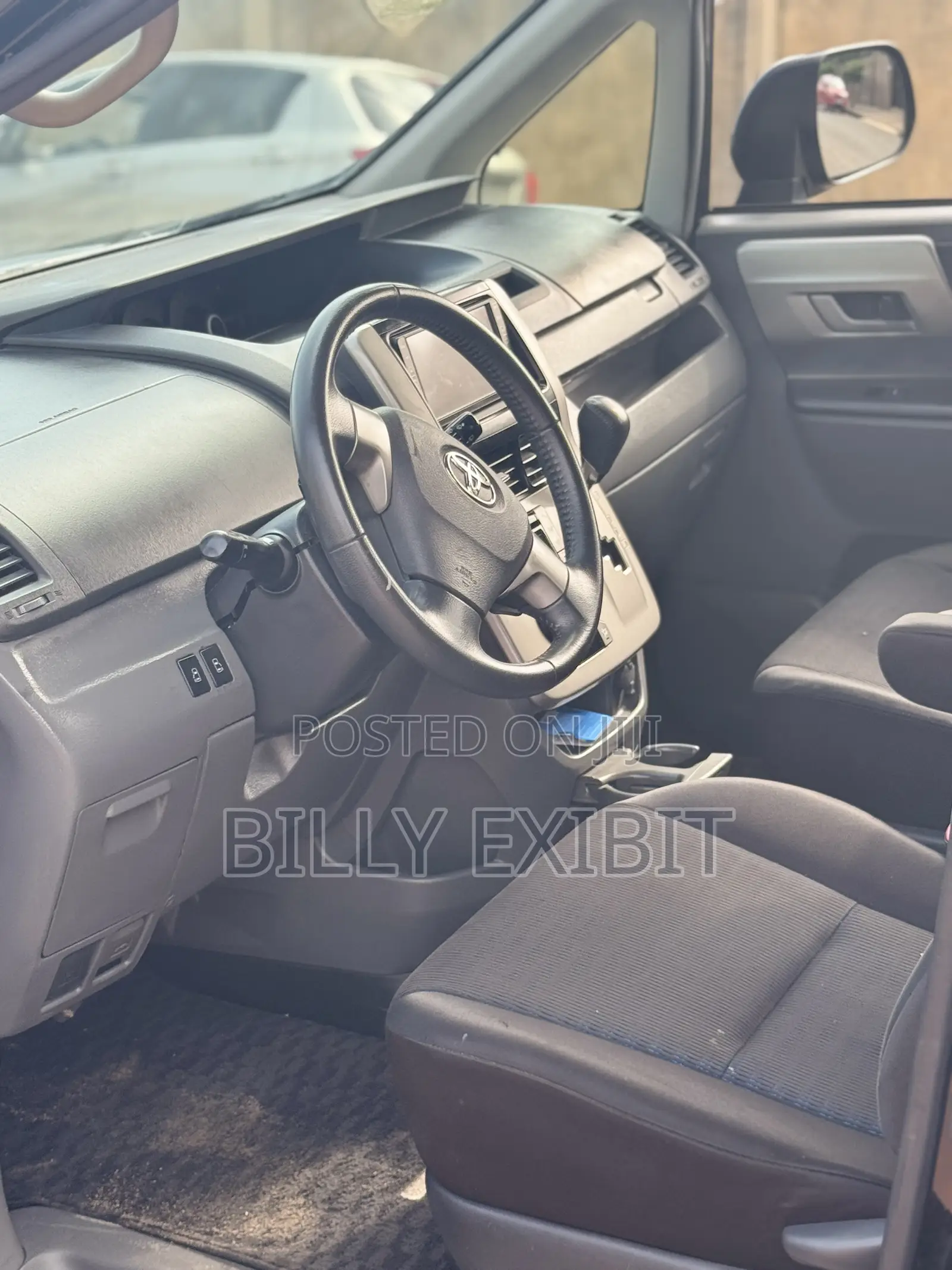 Toyota Voxy ZS 2WD 8-Seater 2010 Black