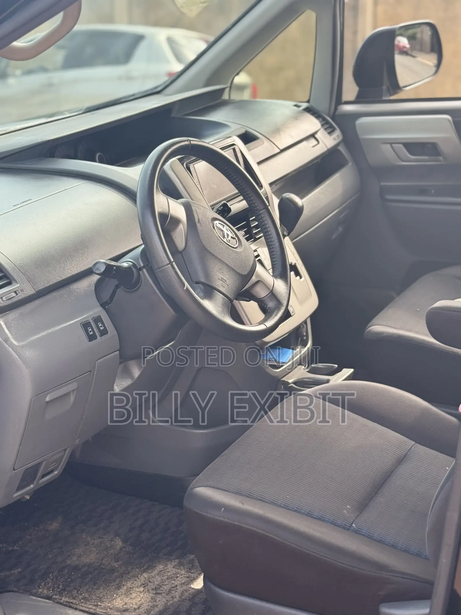 Toyota Voxy ZS 2WD 8-Seater 2010 Black