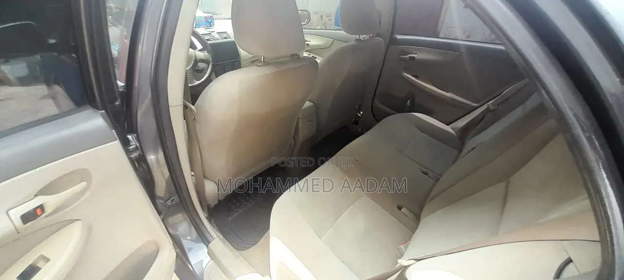 Toyota Corolla LE 4dr Sedan (1.8L 4cyl 4A) 2010 Gray
