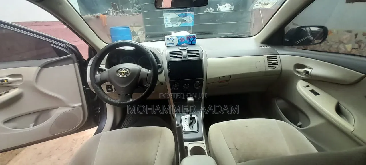 Toyota Corolla LE 4dr Sedan (1.8L 4cyl 4A) 2010 Gray