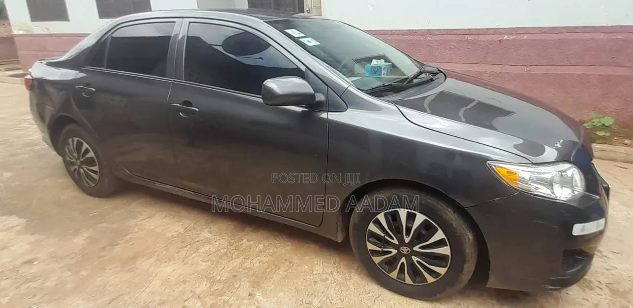 Toyota Corolla LE 4dr Sedan (1.8L 4cyl 4A) 2010 Gray