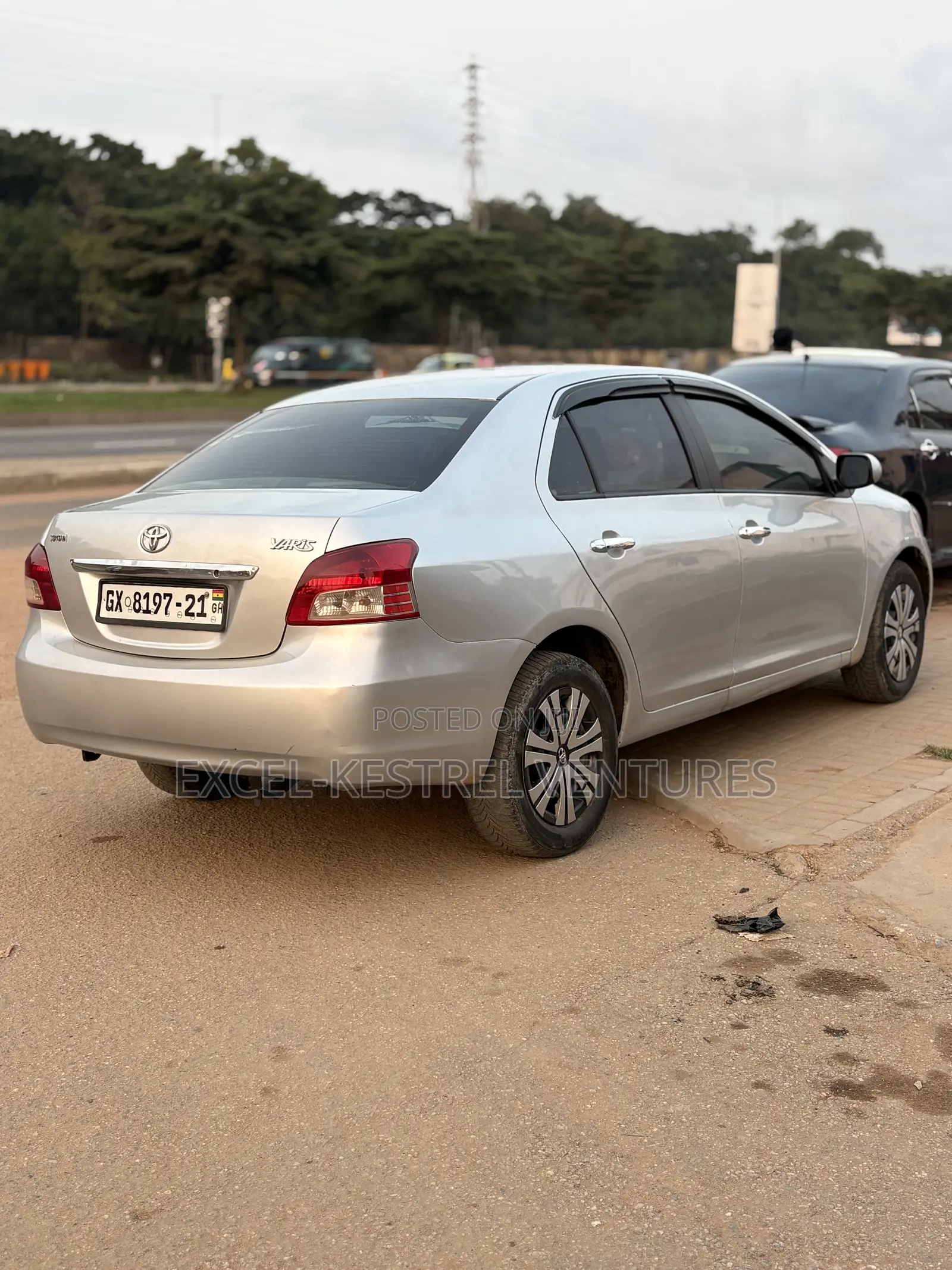Toyota Yaris Base Sedan 4dr 2011 Silver