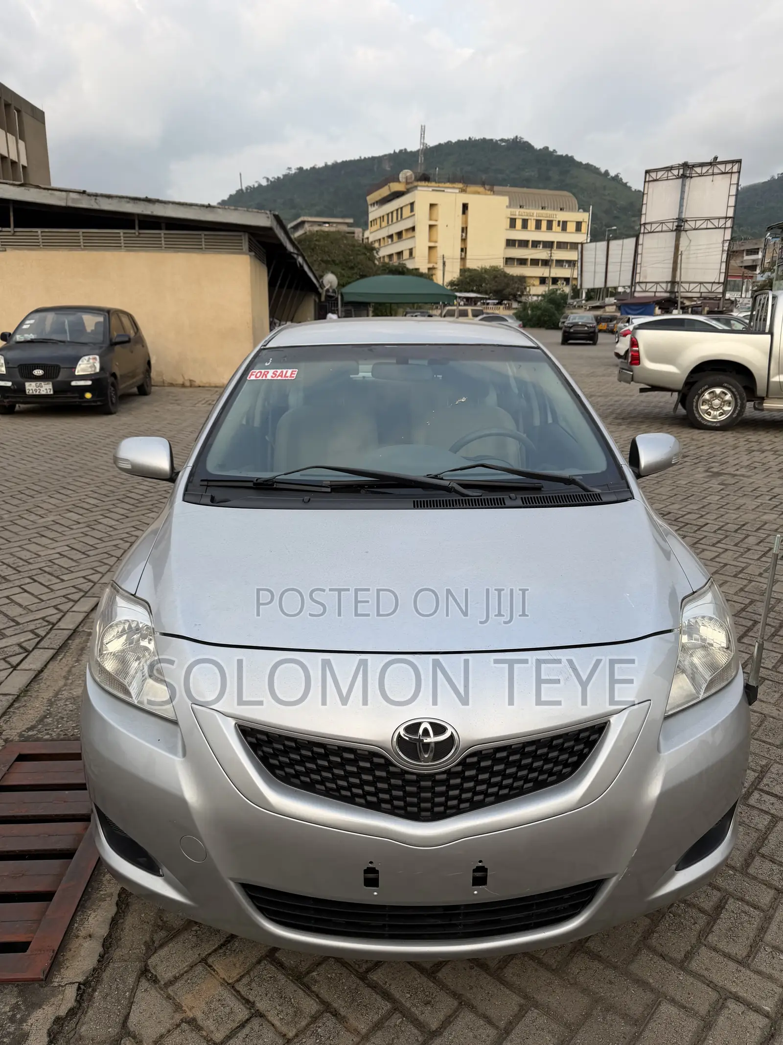 Toyota Belta 2011 Silver
