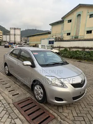 Toyota Belta 2011 Silver
